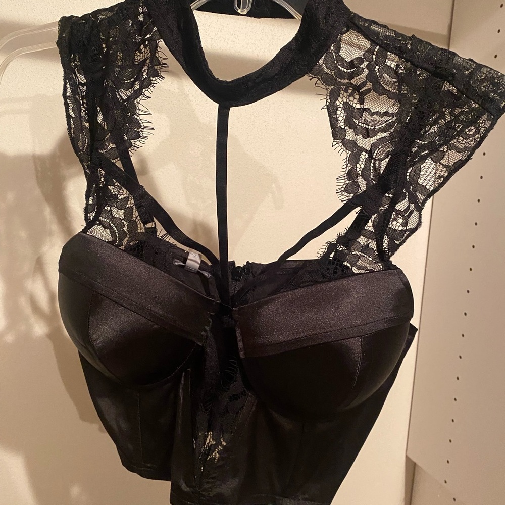 NWT Elegant Black Lace Bustier